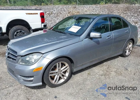 2014 Mercedes-Benz C 300 Sport 4Matic z USA, uszkodzony, nr VIN WDDGF8AB4ER304789